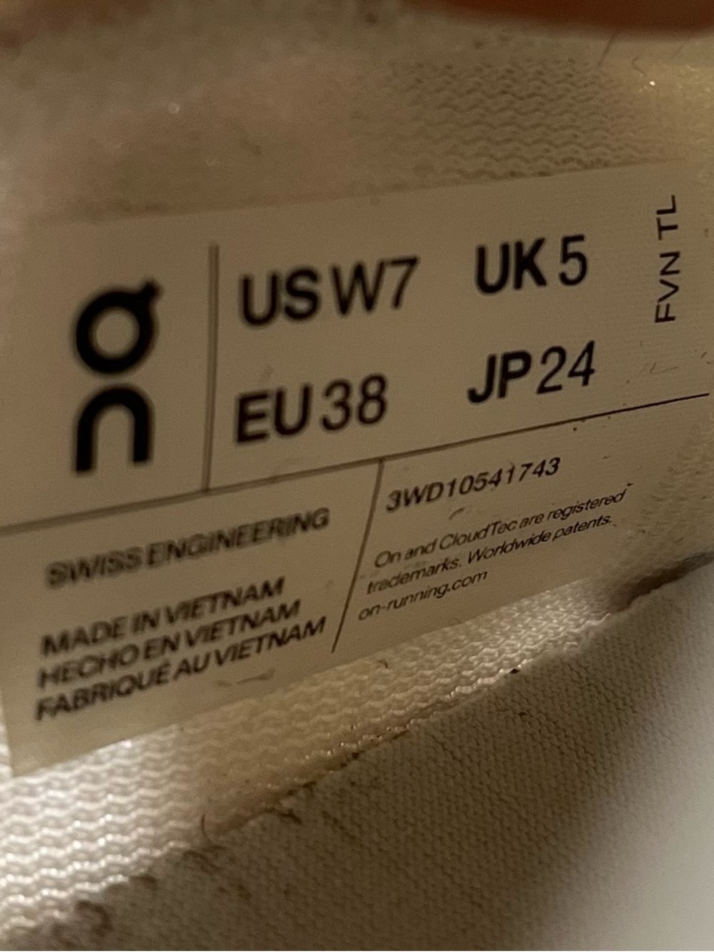 On Cloud 5 Coast LIGHTWEIGHT Womens Size 7 Running Shoes Sneakers Undyed White - Picture 11 of 12